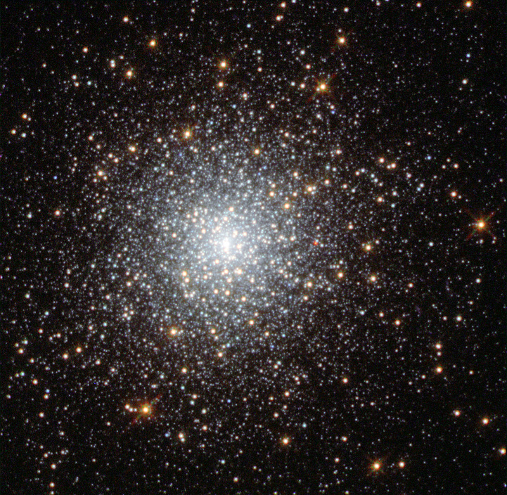 天炉座 号星团,因为大量恒星聚集在一个圆球形区域内,被称为球状星团.